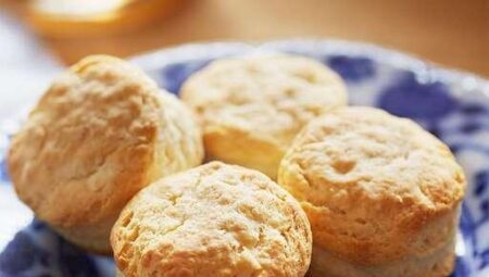 White Lily Light and Fluffy Biscuits