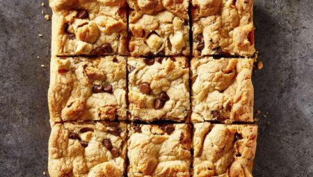 Chocolate Chip Fluffernutter Blondies